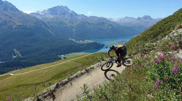 Ausblick beim Biken am Silvaplanersee | © Allgäu-Immenstadt 