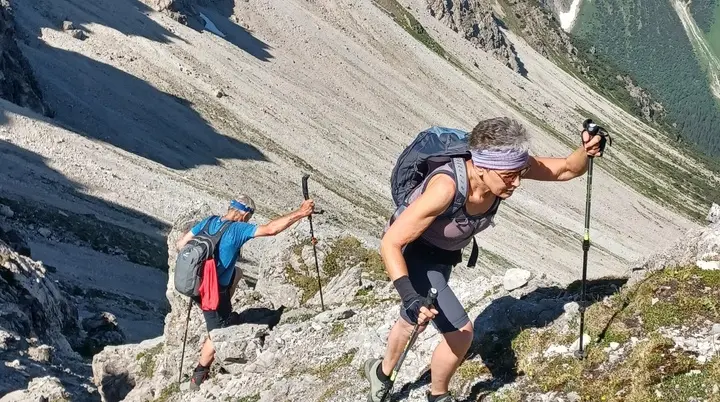Bild beim Wandern mit Felsen  | © Helmut Rasch